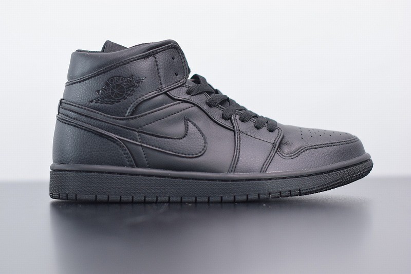 Jordan 1 Retro High OG Essentials Black