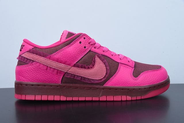 Nike Dunk Low Valentine’s Day 