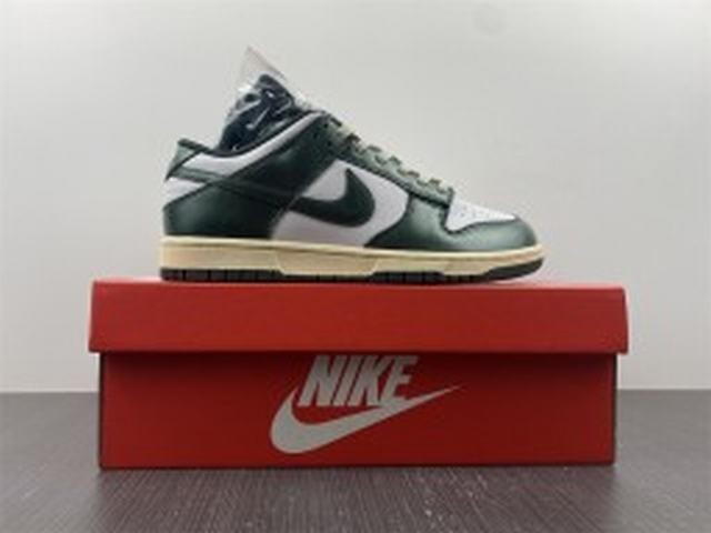 Nike Dunk Low Vintage Green (W)