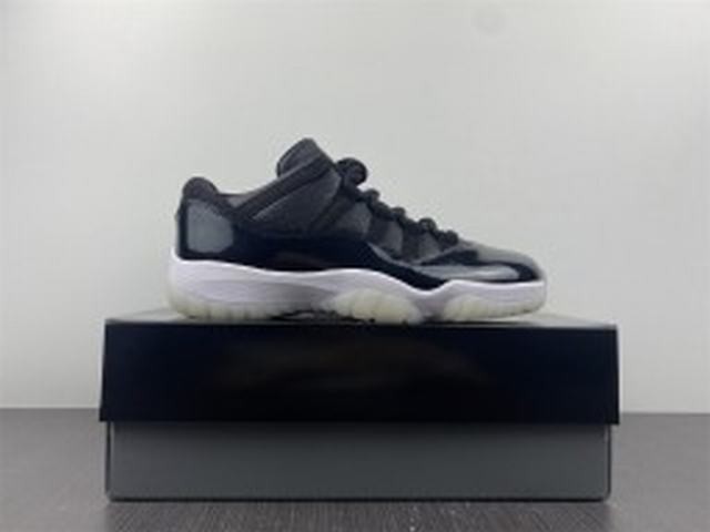 Jordan 11 Retro Low 72-10