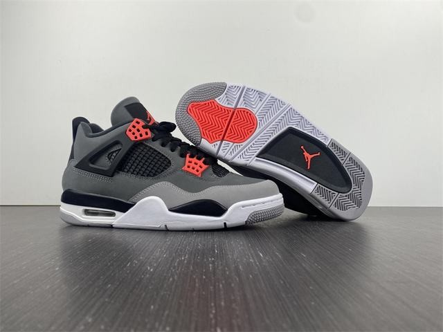 Air Jordan 4 Retro