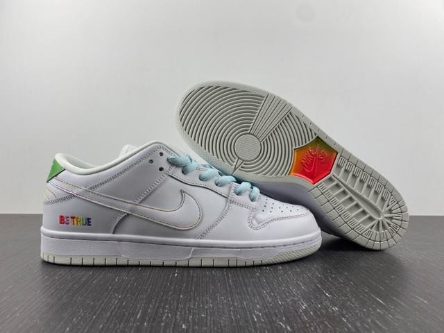  Nike SB Dunk Low Pro 