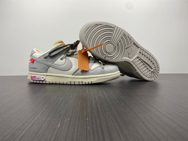  Off-White x Nike Dunk Low 